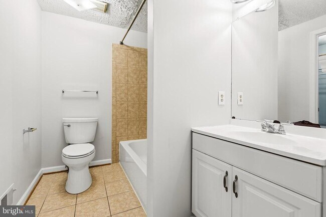 Building Photo - 4600 Brentleigh Ct