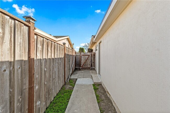 Building Photo - 6431 Brown Cir