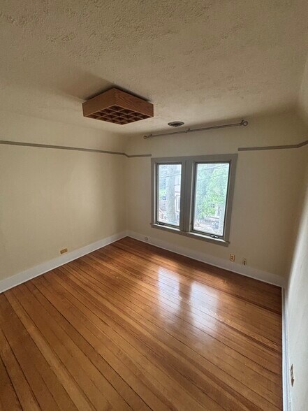Building Photo - 325 Forest Ave