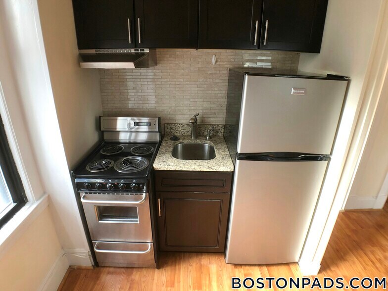 Building Photo - 62 Boylston St