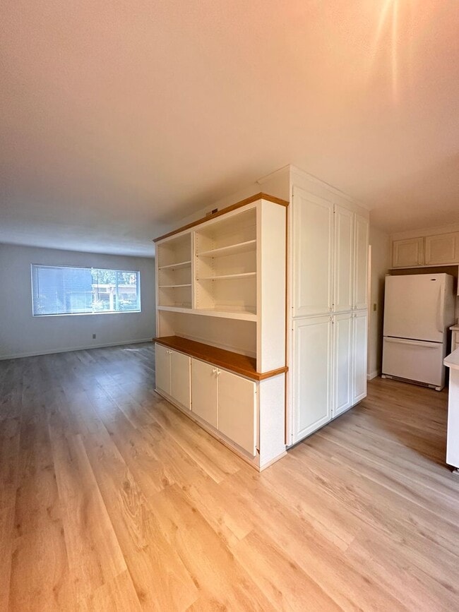Building Photo - Unit with updated flooring!