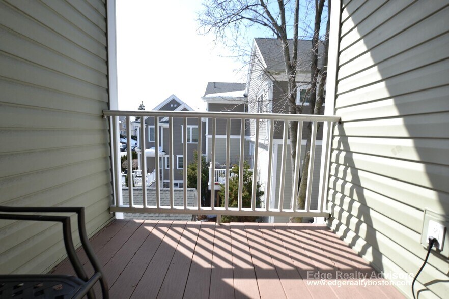 Building Photo - 37 Winship St
