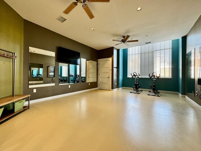 Building Photo - Available 07-08-26! Townhouse w/Garage - Pet Friendly - All Appliances Convey!