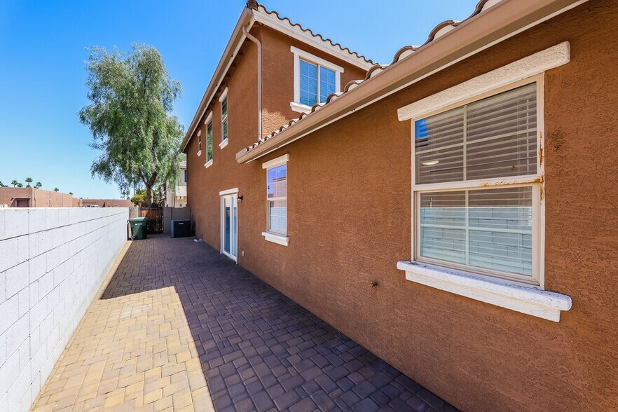 Building Photo - 2656 N 73rd Glen