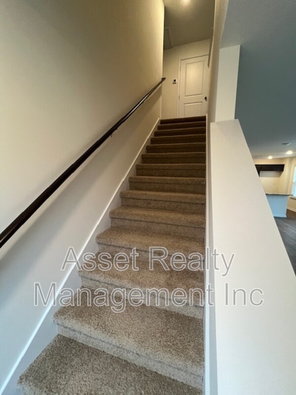 Building Photo - 305 Aspen Dr