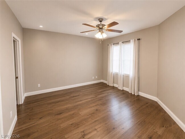 Building Photo - 6868 Sky Pointe Dr
