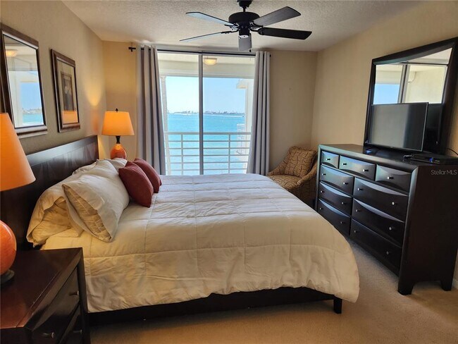 Building Photo - 6105 Bahia Del Mar Cir N