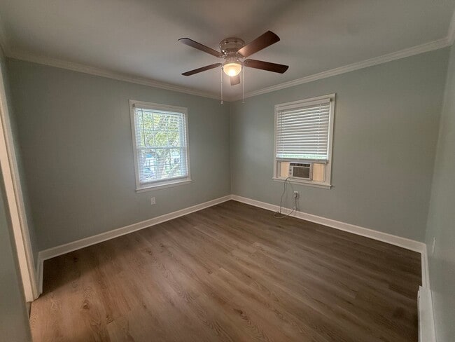 Building Photo - 120 N Pinewood Dr