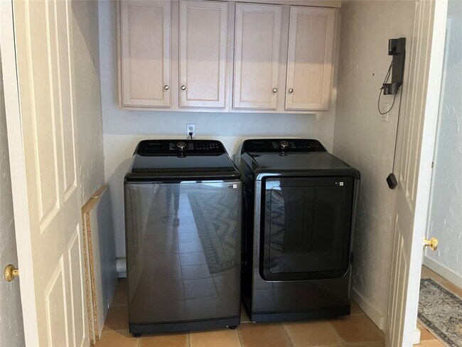 Building Photo - 1916 W 39th St