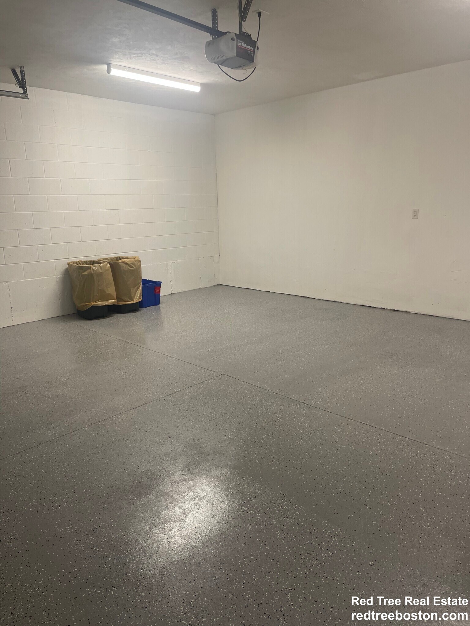 Building Photo - 901 W Roxbury Pky