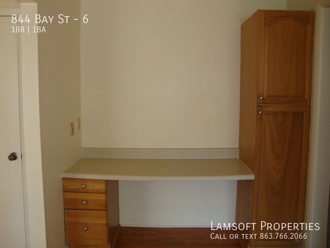 Building Photo - 844 Bay St