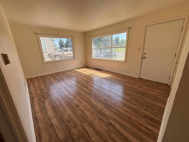 Building Photo - 910/914 S King St Duplex