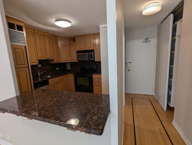 Building Photo - 30 E Elm St