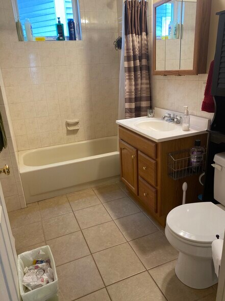 Building Photo - 5 Lowden Ave