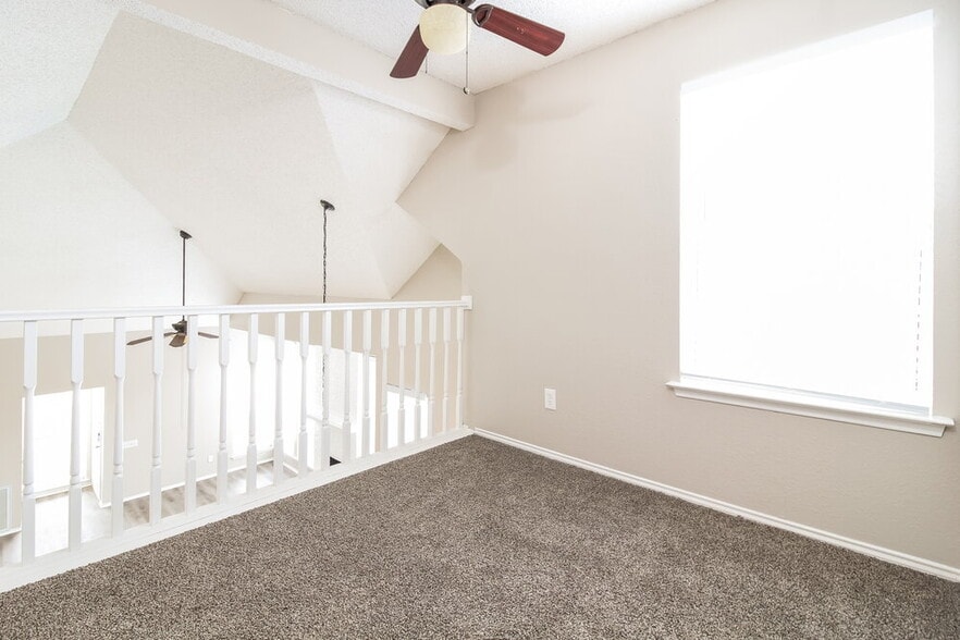 Building Photo - 1332 Overlook Dr