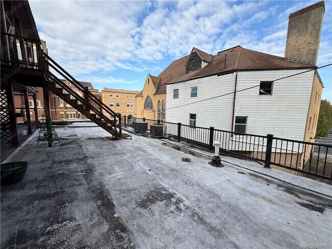 Building Photo - 44 W High St