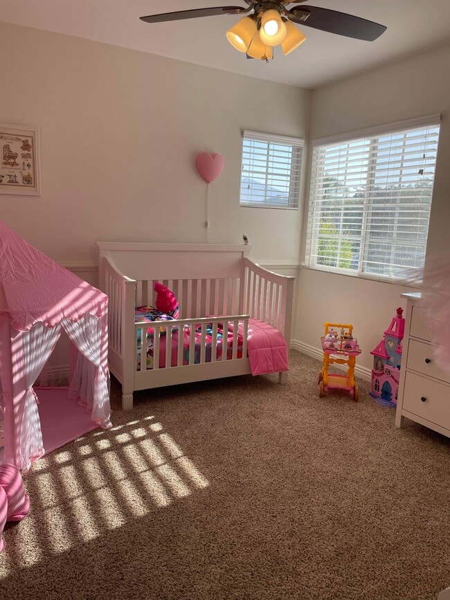 Building Photo - 31 Ledgewood Dr