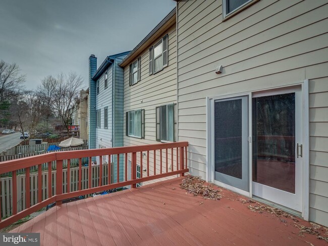 Building Photo - 8203 Stationhouse Ct