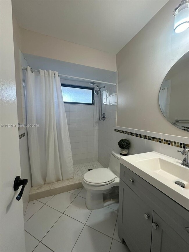 Building Photo - 8320 SW 39th Ct