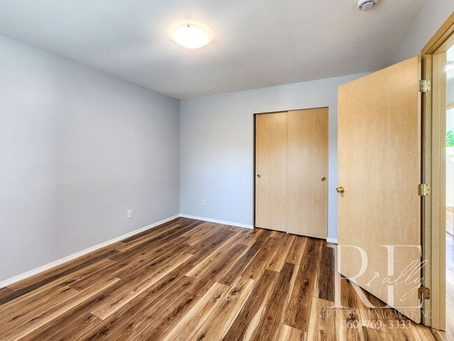 Building Photo - Inviting Poulsbo Home with Open Layout, Fe...