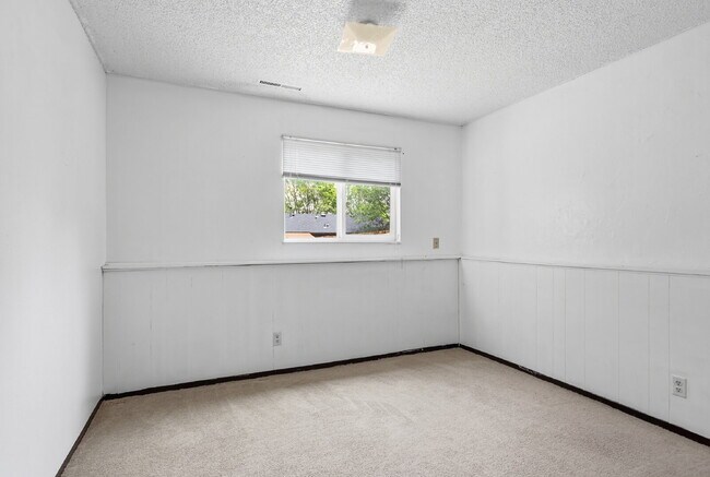 Building Photo - $2,145.95 with $300 off the first month's rent, 4 Beds - 2 Bath, Single Family Home in Colorado S...