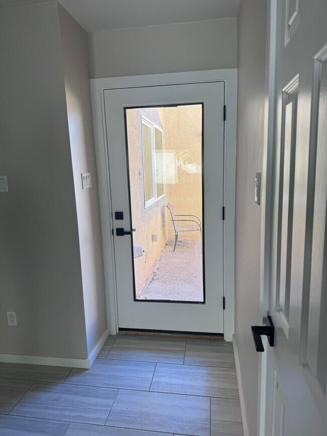 Building Photo - Foothills Townhouse 2 Bedroom 2 Bath with 2 Car Garage