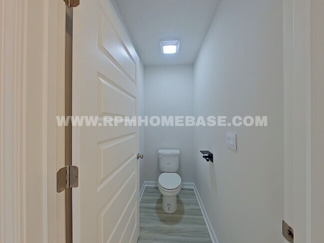 Building Photo - Spacious 5-Bedroom Home in Shoal River Community with Modern Features and Community Pool Access!