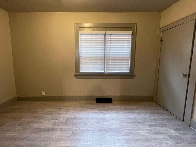 Building Photo - Charming 2-Bedroom Single Family Home with...