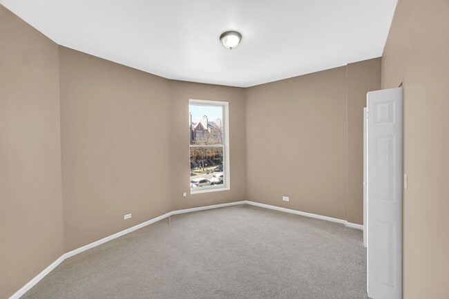 Building Photo - 6547 S Woodlawn Ave