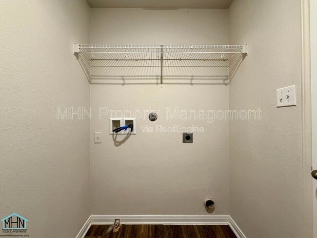 Building Photo - 10950 Chippewa Trce