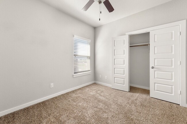 Building Photo - AVAILABLE NOW! Beautiful 3 bedroom Luxury Duplex, New Braunfels, Texas!