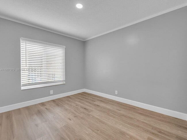 Building Photo - 933 Falling Water Rd