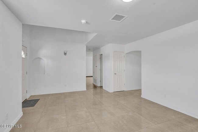 Building Photo - 313 Peter Noyes Dr