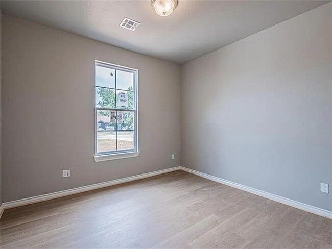 Building Photo - 124 Cedar St