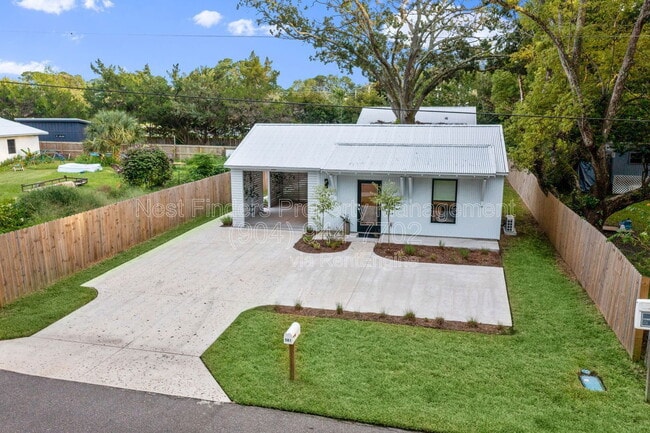 Building Photo - 581 Hazel St