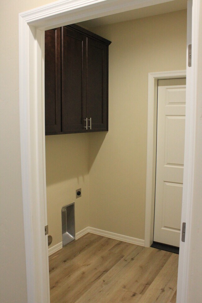 Building Photo - 9847 Prescott Dr