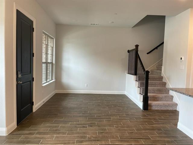 Building Photo - 6120 Blythe Dr