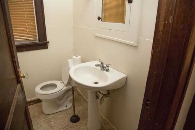 Building Photo - 2501 Central Ave