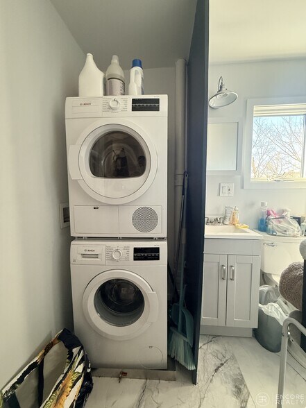 Building Photo - 18 Adair Rd