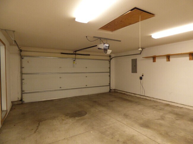 Building Photo - 3 bed Single level home in a Cul-De-Sac