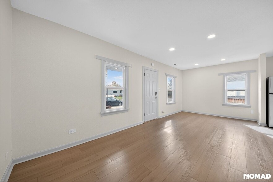 Building Photo - 4325 S Cherokee St