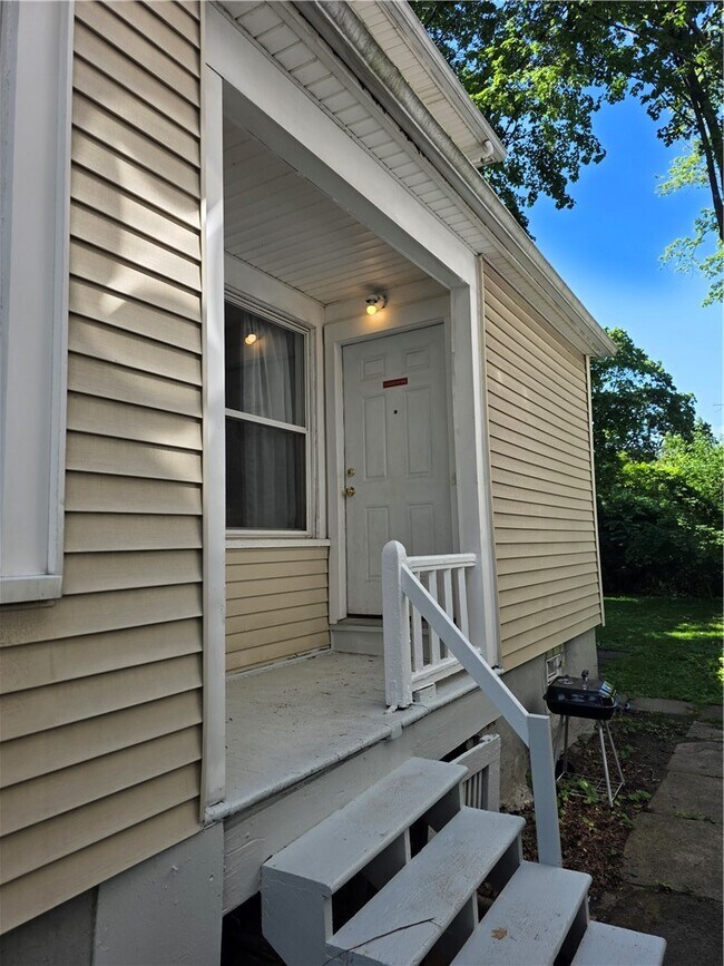 Building Photo - 30 Hickory St