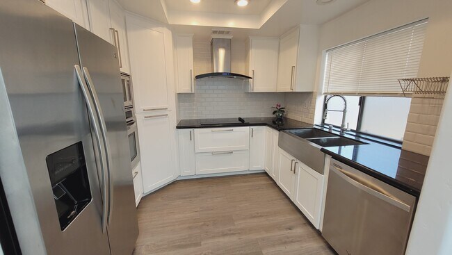 Primary Photo - 5780 Friars Rd