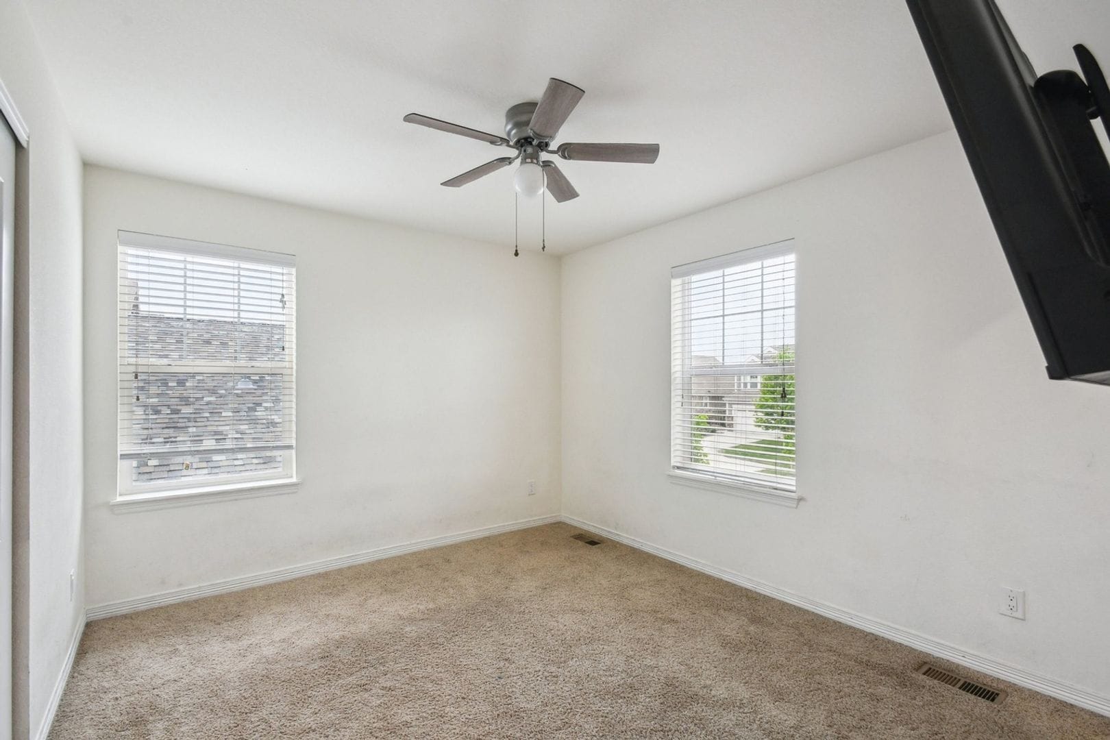 Building Photo - 8910 Azalea Ct