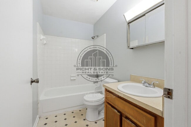 Building Photo - 1818 Sylvan Ct