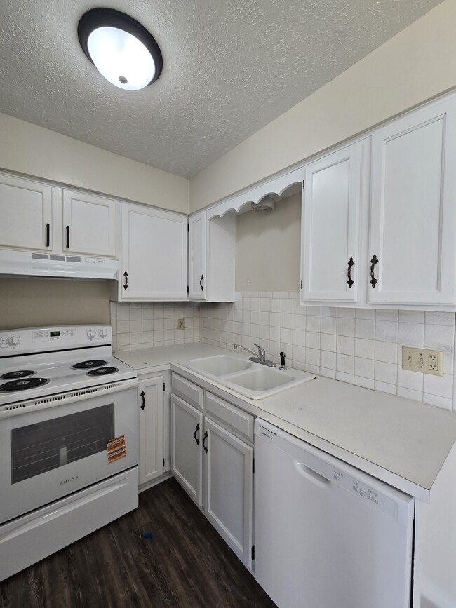 Building Photo - 3824 W Elm St