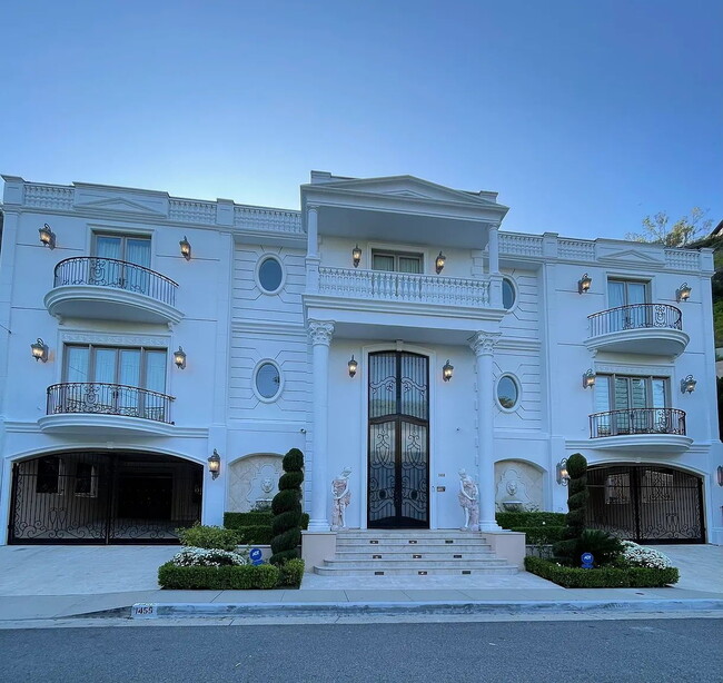 Building Photo - NO MIN CREDIT SCORE REQUIRED, BK OKAY, PAST EVICTION OKAY!, BACKGROUND FRIENDLY. Apply at "The Re...