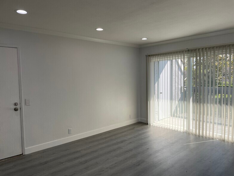 Building Photo - 79 Wildwood