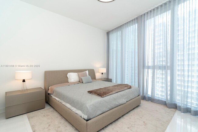 Building Photo - 300 Biscayne Blvd Way