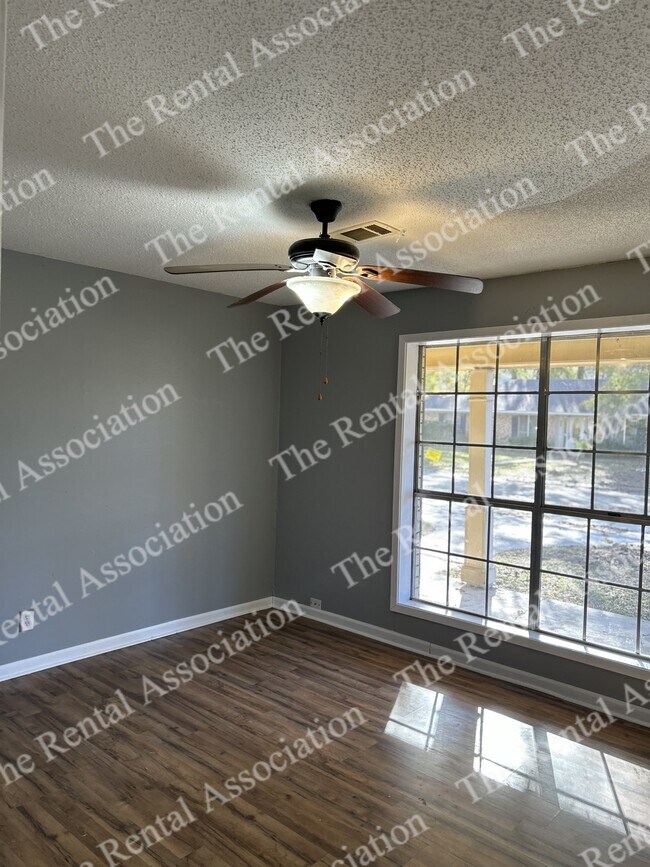 Building Photo - 56 Martha Dr